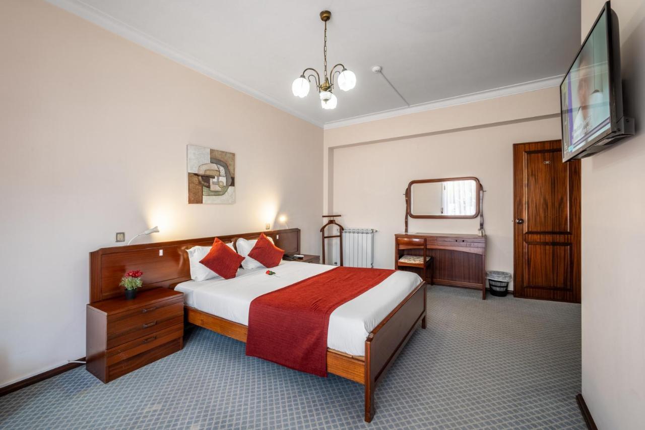 Hotel Colmeia Monte Real Luaran gambar