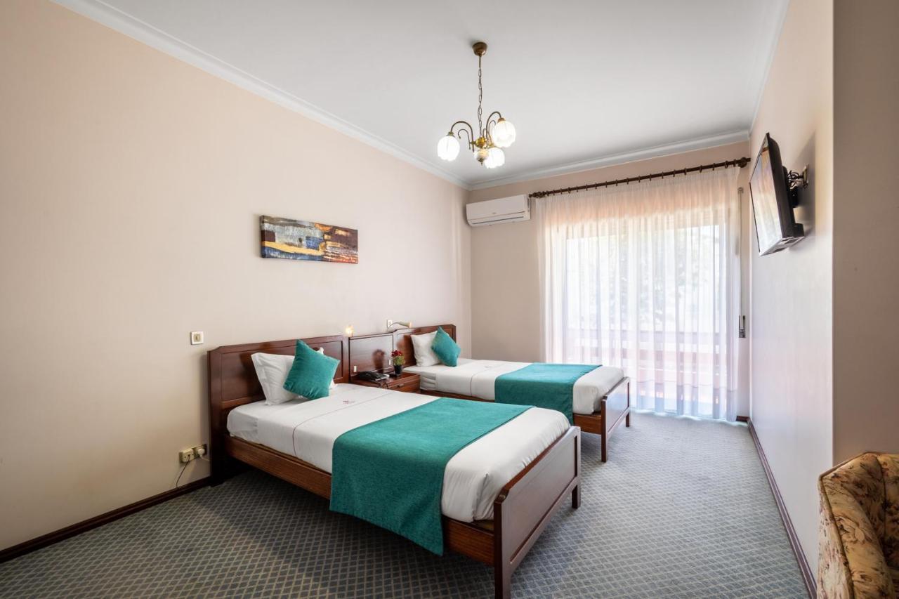 Hotel Colmeia Monte Real Luaran gambar