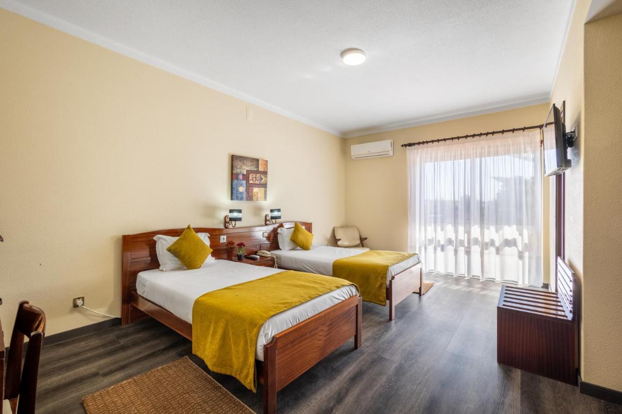 Hotel Colmeia Monte Real Luaran gambar